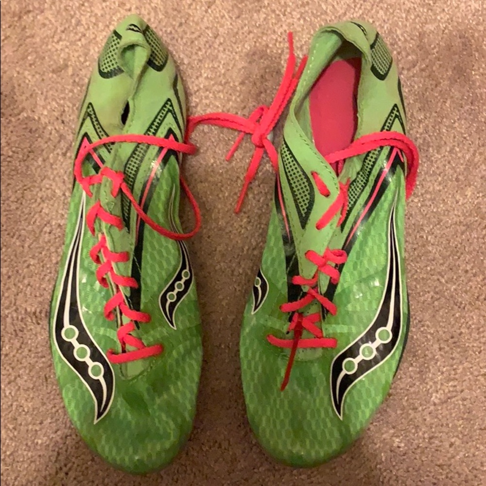 Saucony green track distance spikes